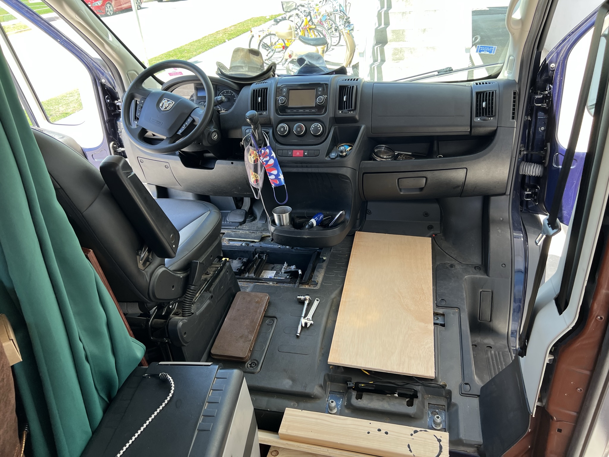The inside of a car
Description automatically generated with medium confidence